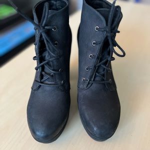 Steve Madden Raspy lace up booties